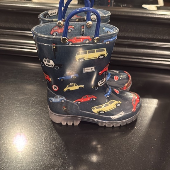 AUTOMOBILE CARS LIGHT UP RAIN BOOTS. WORN 3X. BRAND NEW CONDITION. - Picture 9 of 11